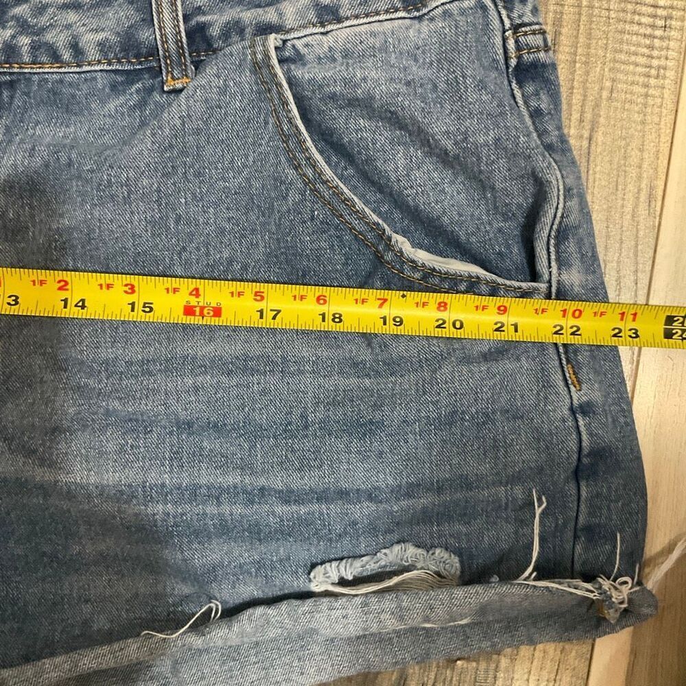 SHEIN women’s curve size 2XL. Denim medium blue wash, raw frayed hem and distres - Picture 9 of 9